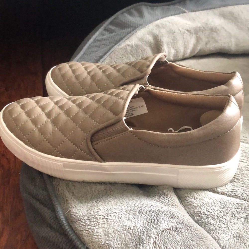 Size 7- Sierra Memory Foam .